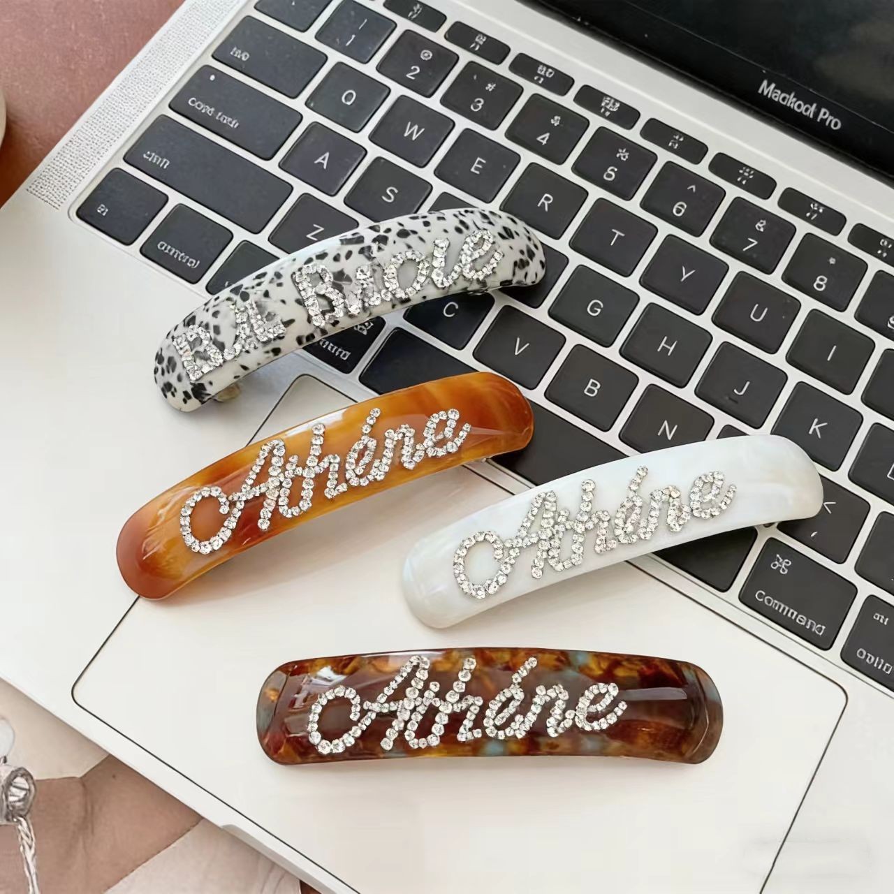 مشبك شعر مخصص بحروف اسم باللغة - مراجعة Women Accessories Name In English وسعره