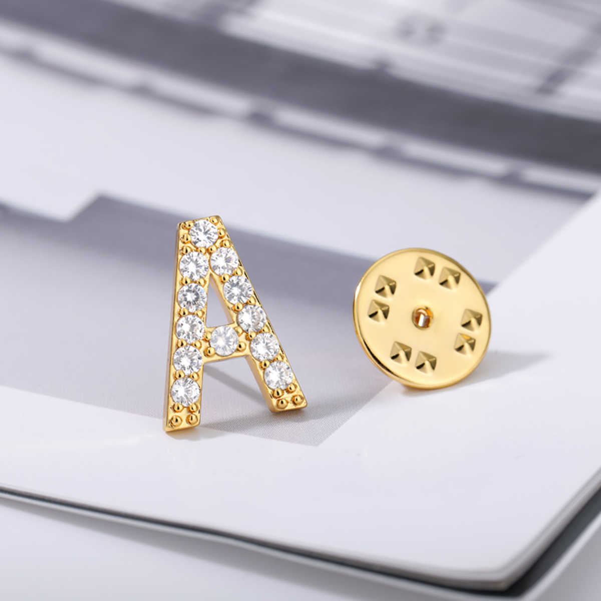 دبابيس حروف زركون لامعة للنساء - مراجعة Women Accessories Name In English وسعره